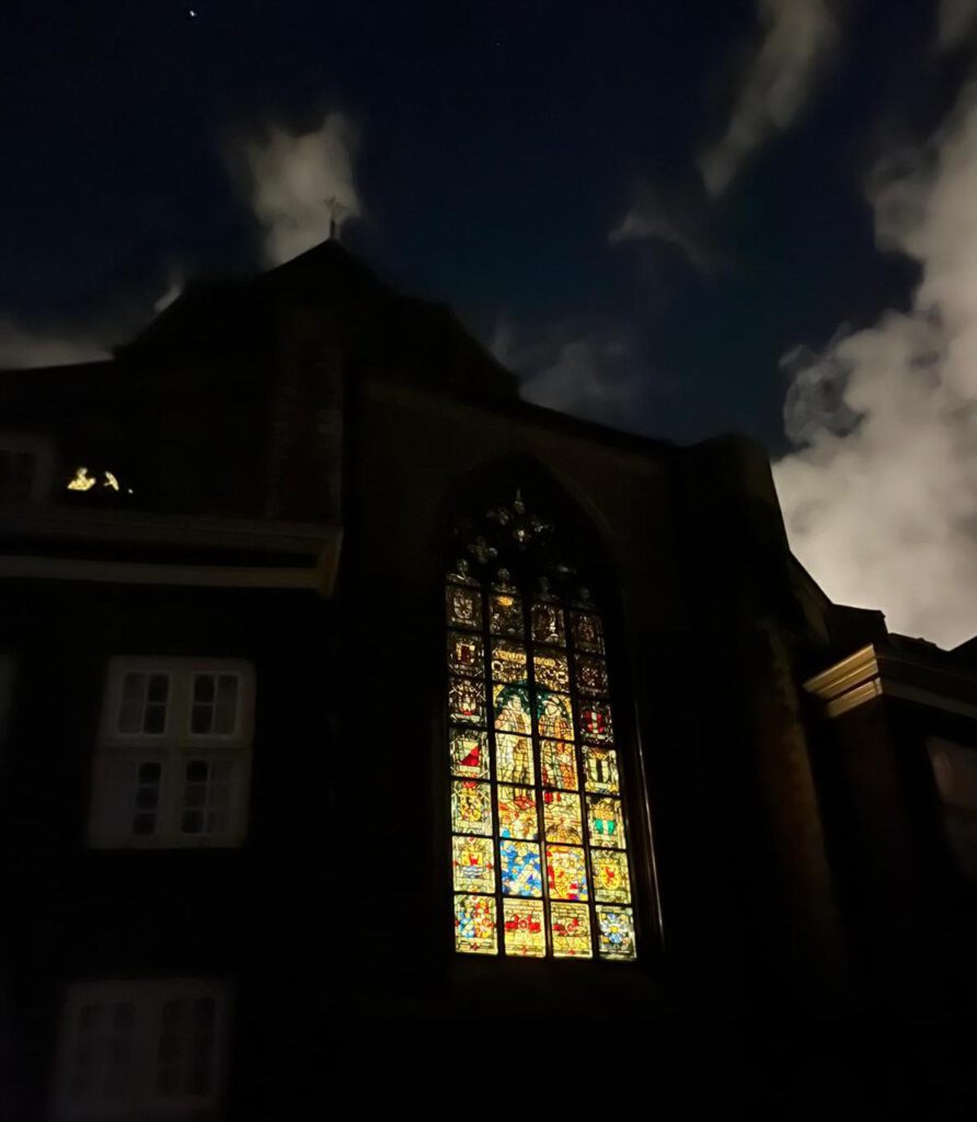 Photo-of-Church-in-Leiden-with-lights-on-during-seeing-stars-Roosegaarde-event
