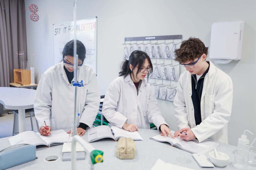 science-class-at-the-british-school-of-amsterdam
