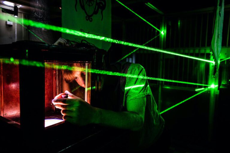 We plotted a heist! This Amsterdam escape room took our breath away (literally)