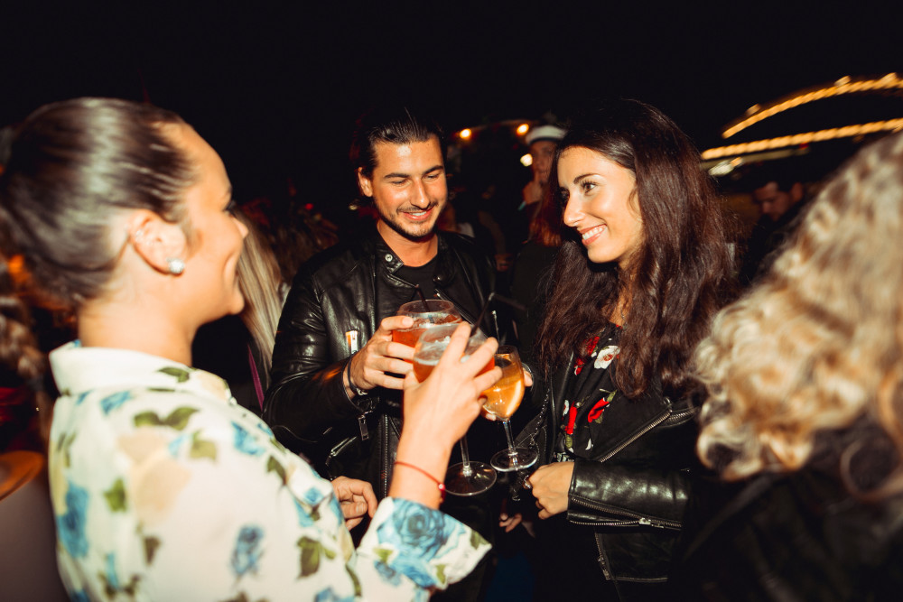 Single-people-at-inner-circle-dating-app-event-in-netherlands