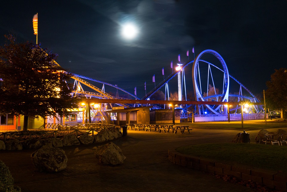 Slagharen-theme-park-in-the-netherlands-at-night