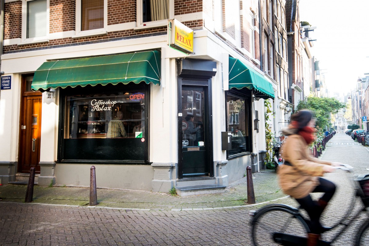 places to visit in amsterdam for smokers