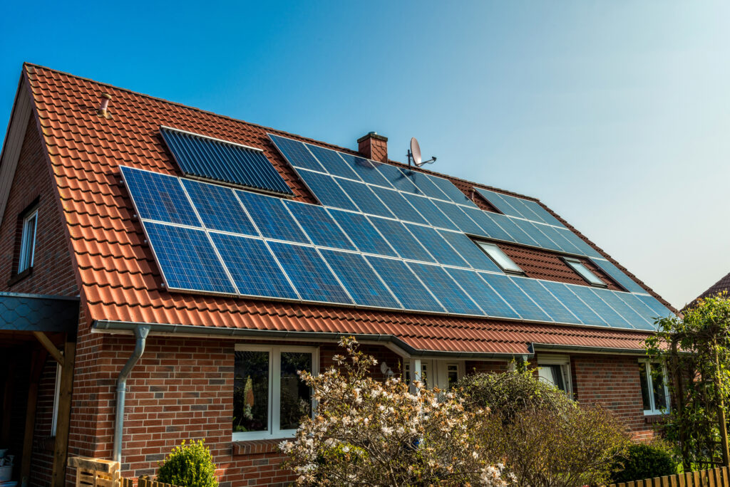 Several-solar-panels-on-the-roof-of-a-house-in-the-netherlands-for-green-energy