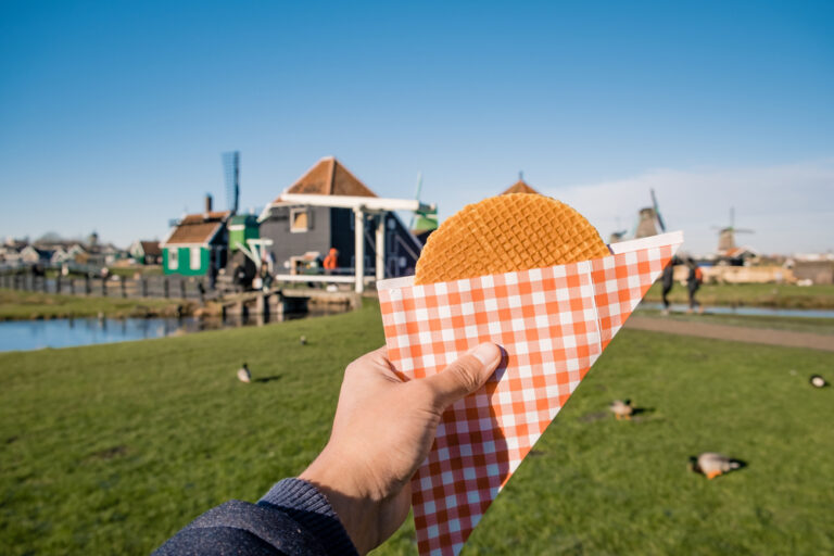 Dutch Quirk #89: Eat warm stroopwafels from the market