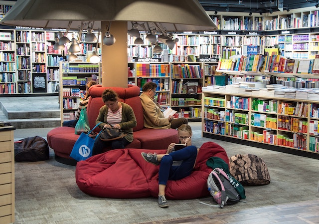 people-working-or-studying-in-groningen-library