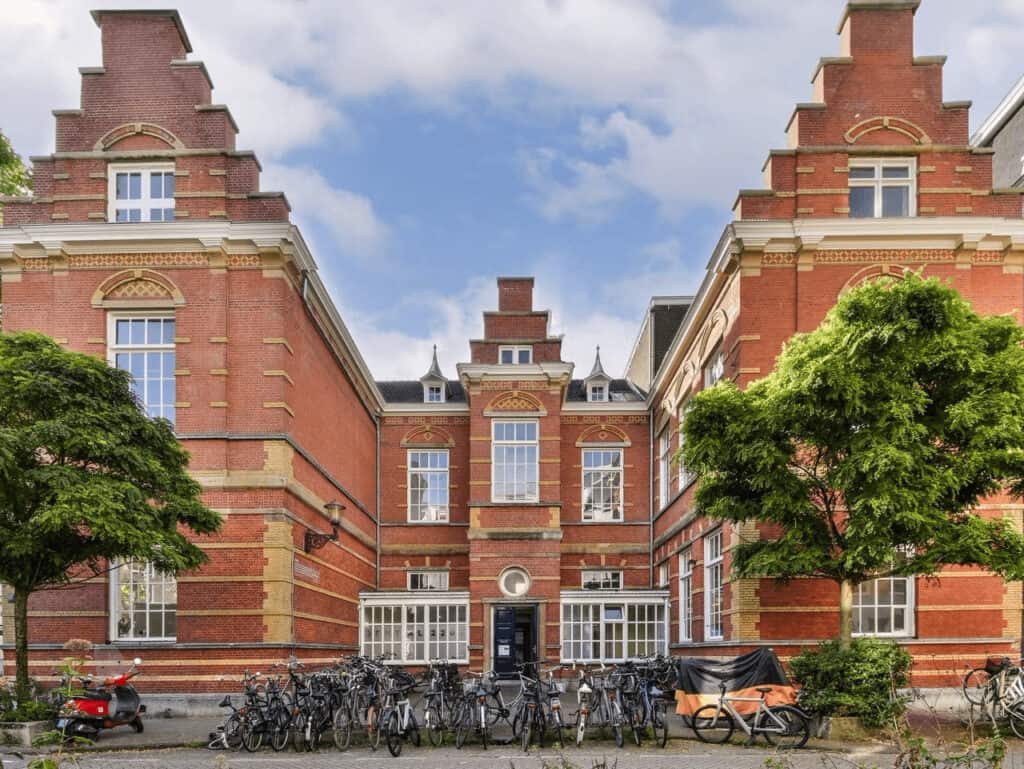 photo-of-the-Taalhuis-Amsterdam-Building-de-Pijp