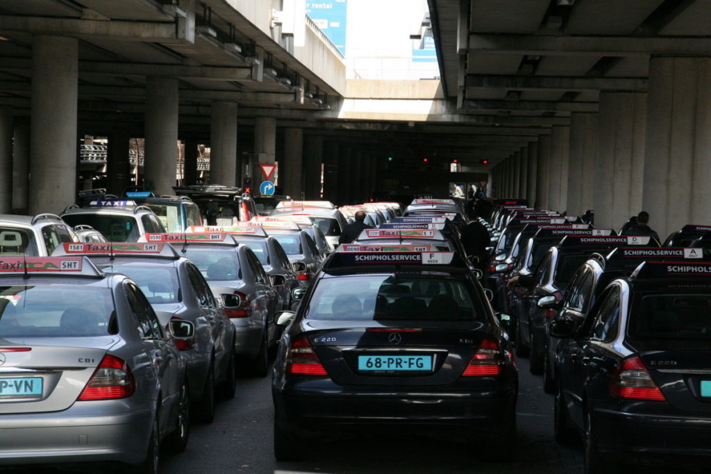 4 full taxi queues in Netherlands Schiphol