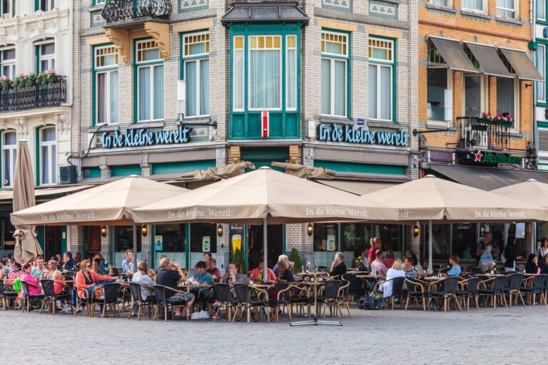 Terraces are exempt from checking corona passes — unless you need the toilet
