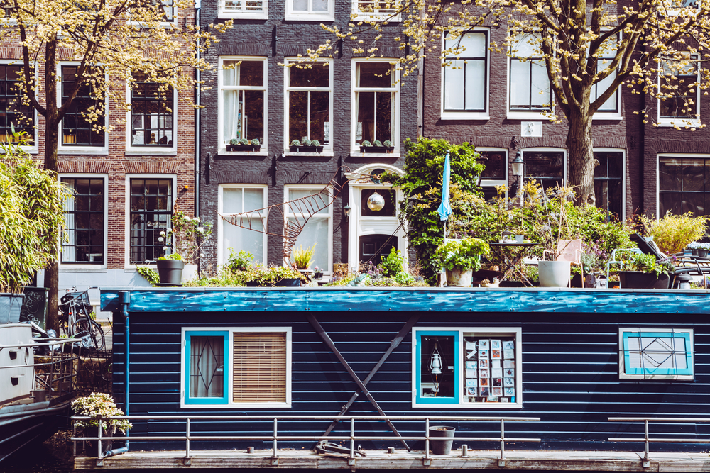 photo-of-Dutch-canal-houses-with-open-blinds