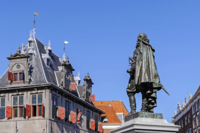 photo-of-statue-in-Hoorn-Netherlands