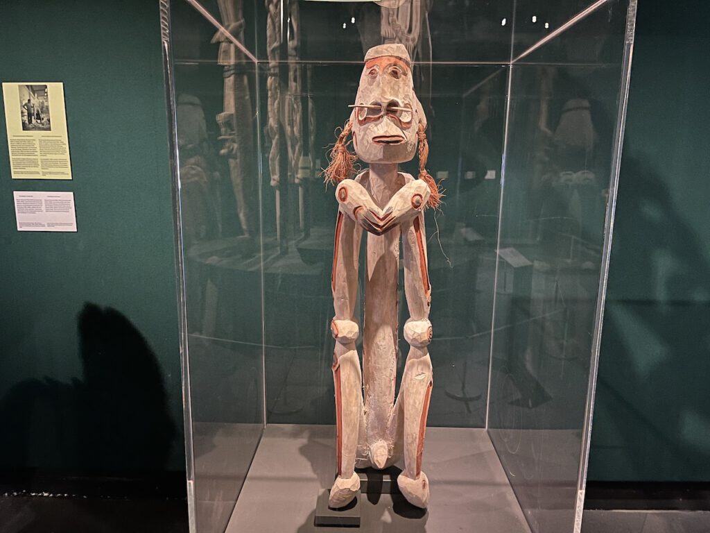 photo-of-carved-wooden-ancestral-figure-at-wereldmuseum-leidens-time-for-papua-exhibit