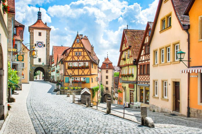 Traditional-German-Bavarian-houses-and-cobbled-streets