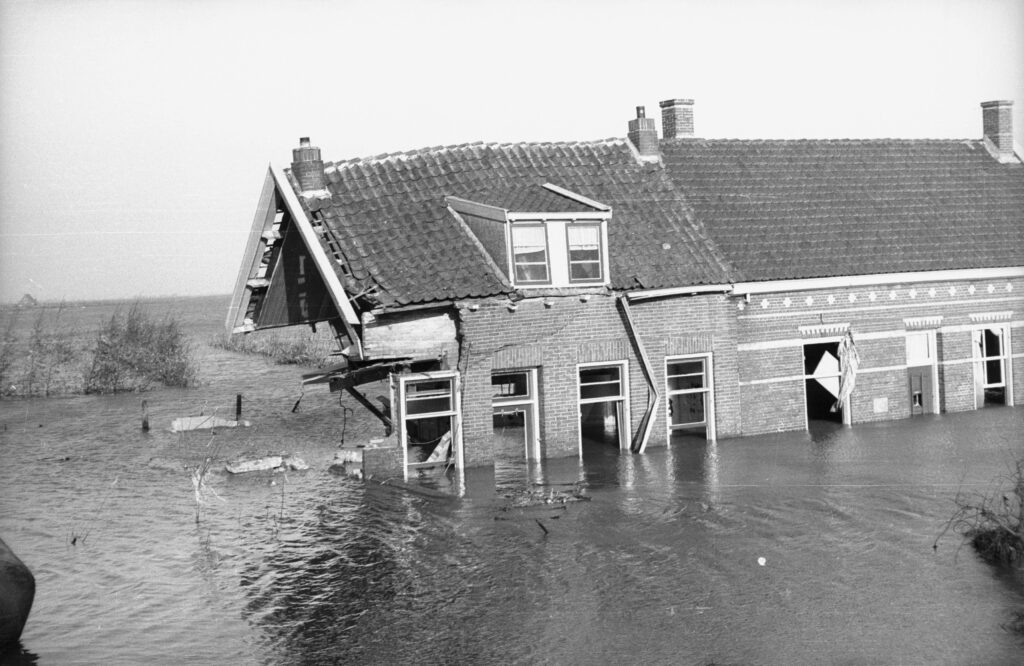 Image of a house submerged in water after the Watersnoodramp in 1953.