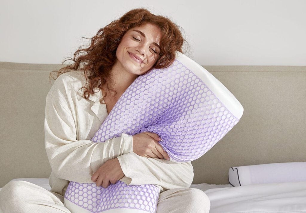 photo-of-woman-in-comfortable-bed-hugging-pillow-that-she-found-in-the-Netherlands-using-Emma-Sleep