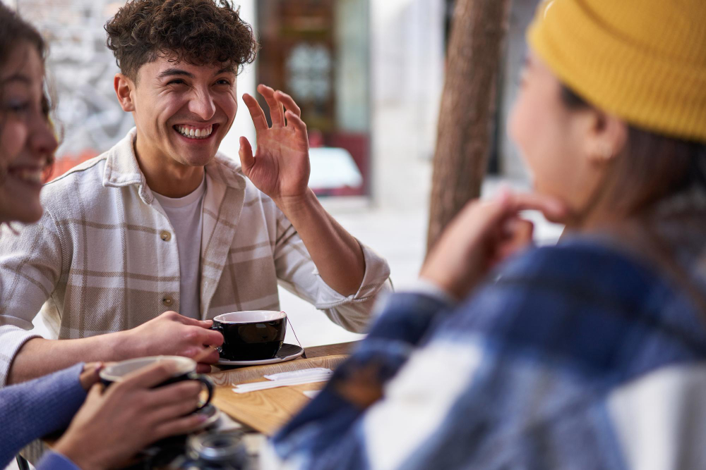 photo-of-friends-laughing-at-table-with-coffee-enjoying-learning-Dutch