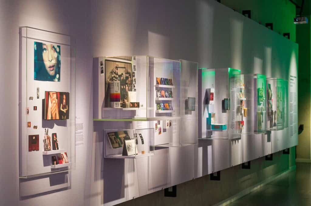 photo-of-interior-of-wereldmuseum-leiden-showing-wall-with-k-pop-exhibition
