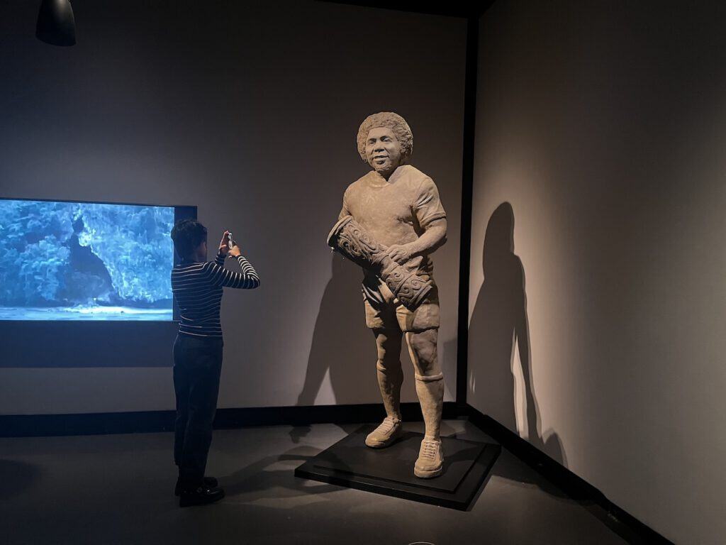 photo-of-sculture-of-arnald-ap-as-part-of-Time-for-Papua-exhibit-at-wereldmuseum-leiden