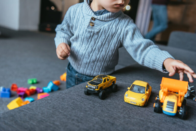 Utrecht toddler takes mother’s car for a joyride, hits (only?) two vehicles