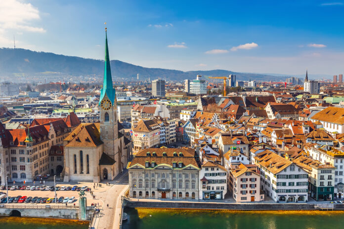 picture-of-downtown-Zurich-sunny-weather