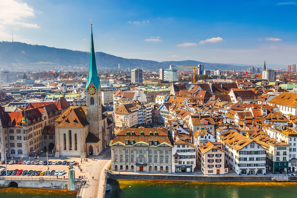 picture-of-downtown-Zurich-sunny-weather