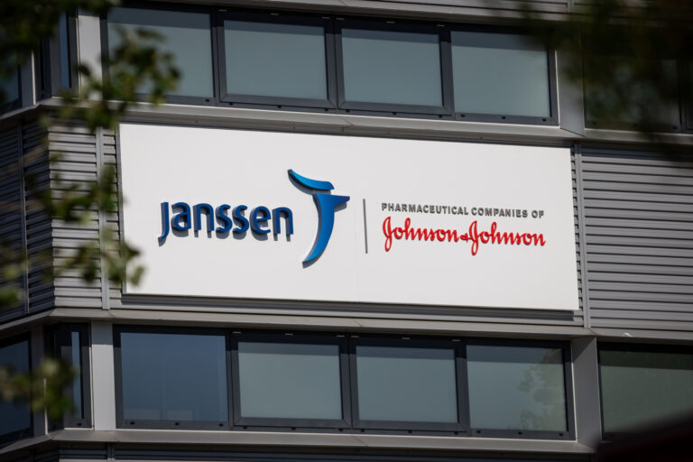 First shots of Janssen vaccine given to Dutch health workers today