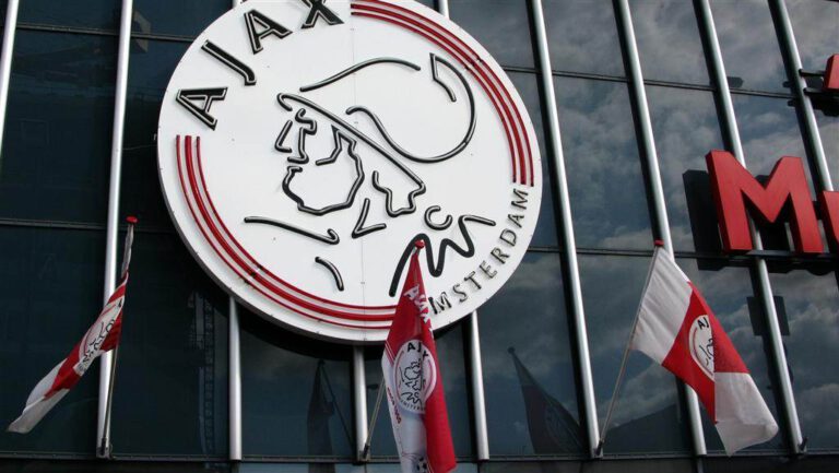 Over 12,000 football fans flock to Amsterdam arena, flouting coronavirus measures