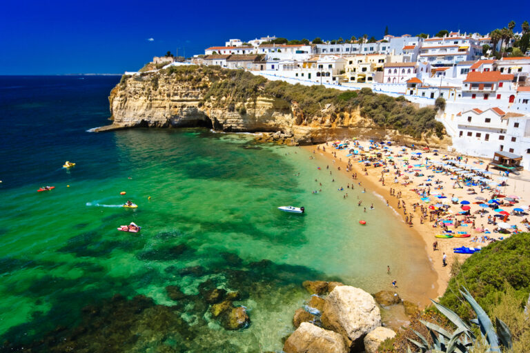 Where can I holiday? Current travel advice from the Netherlands