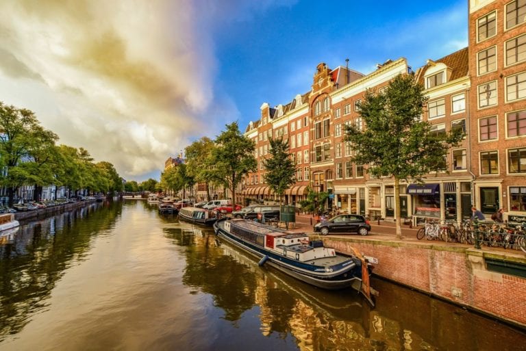 Big foreign investor group buys nearly 10,000 Dutch homes