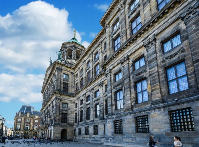 dam square amsterdam