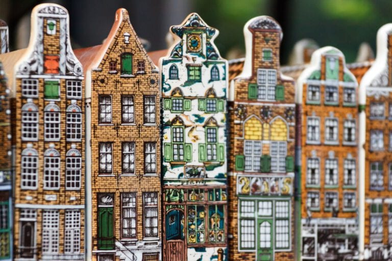 Dutch house prices should fall in the new year, says report