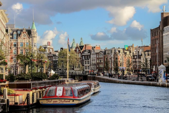 canal cruise in amsterdam