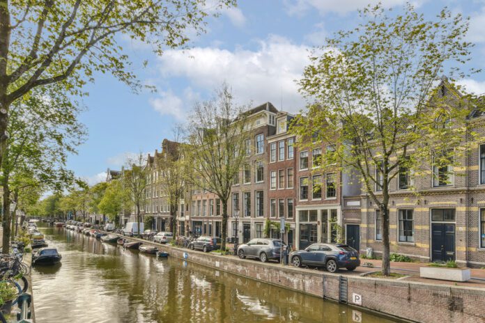 canal-amsterdam-urban-area-with-cars-and-trees-warm-days-spring-weather