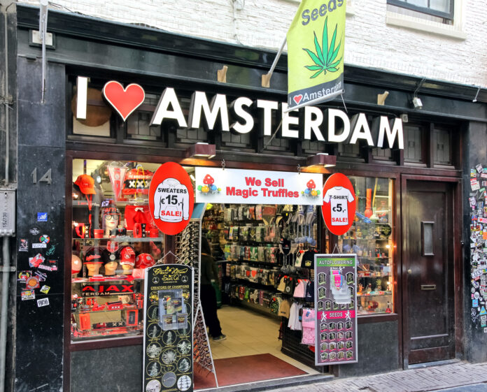 photo-of-souvenir-shop-in-amsterdam-city-centre