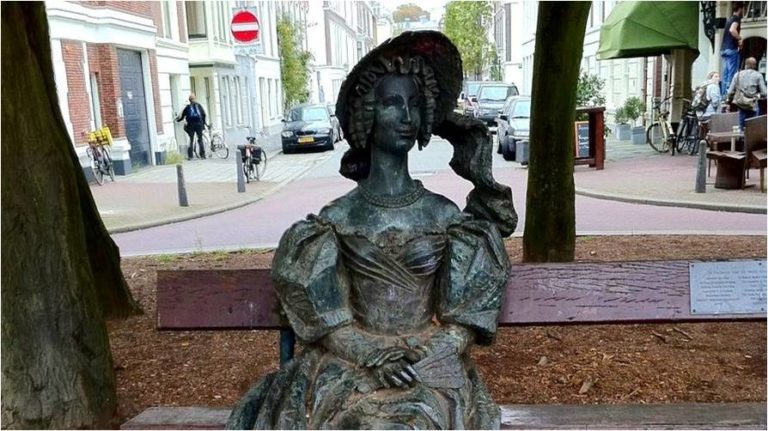 The discreet charm of Anna Paulowna