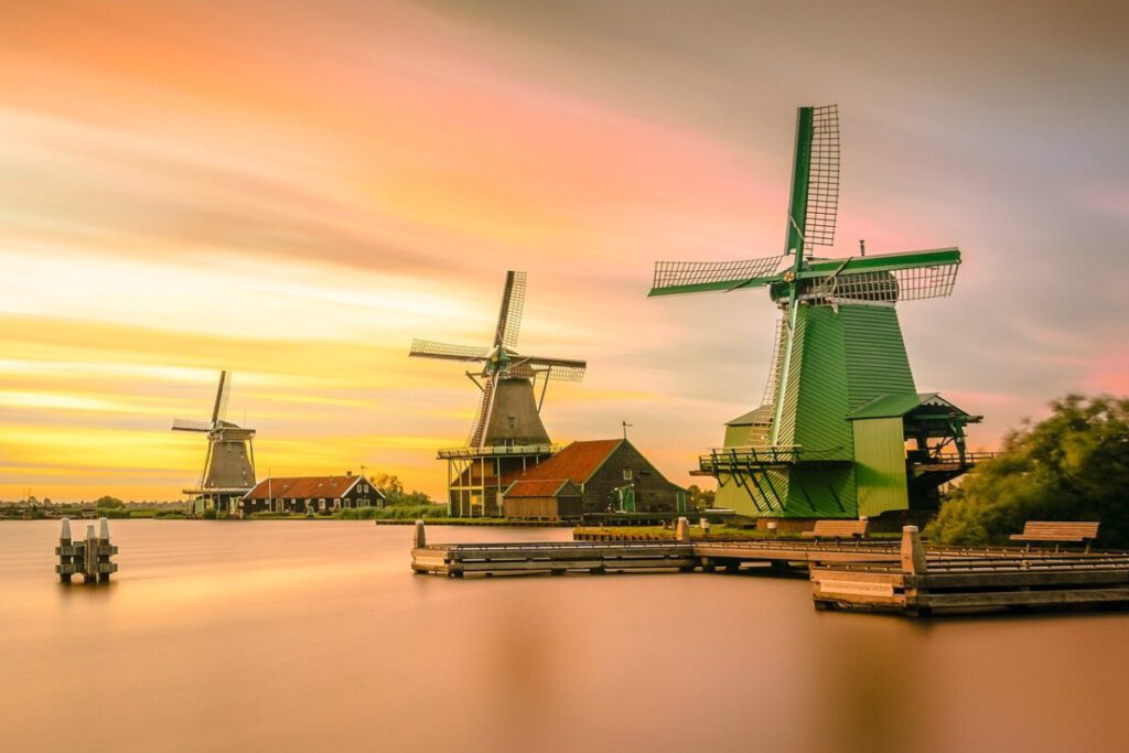 photo-of-zaanse-schans-windmills-sunset-great-windmills-in-the-netherlands