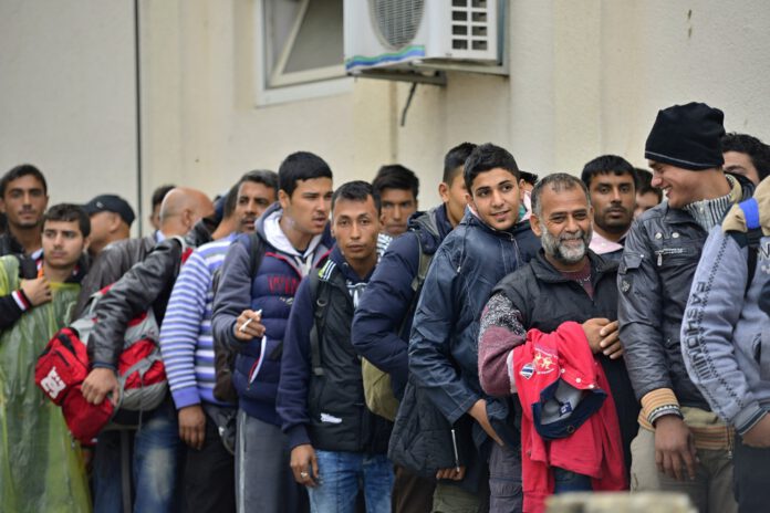 asylum-seekers-standing-in-a-line-at-overflowing-Dutch-centre-due-to-Dutch-asylum-crisis