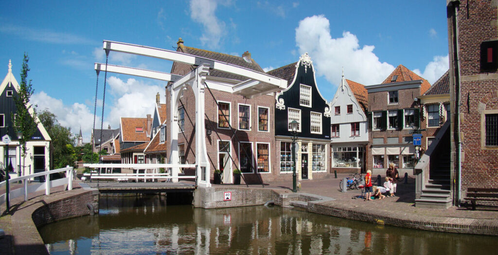 authentic-dutch-villages-visit-de-rijp-canals-bridge