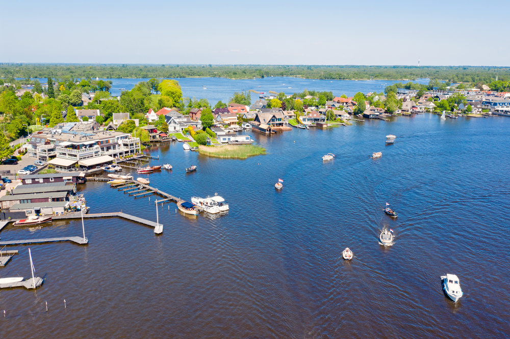 authentic-dutch-villages-visit-loosdrechts-plassen