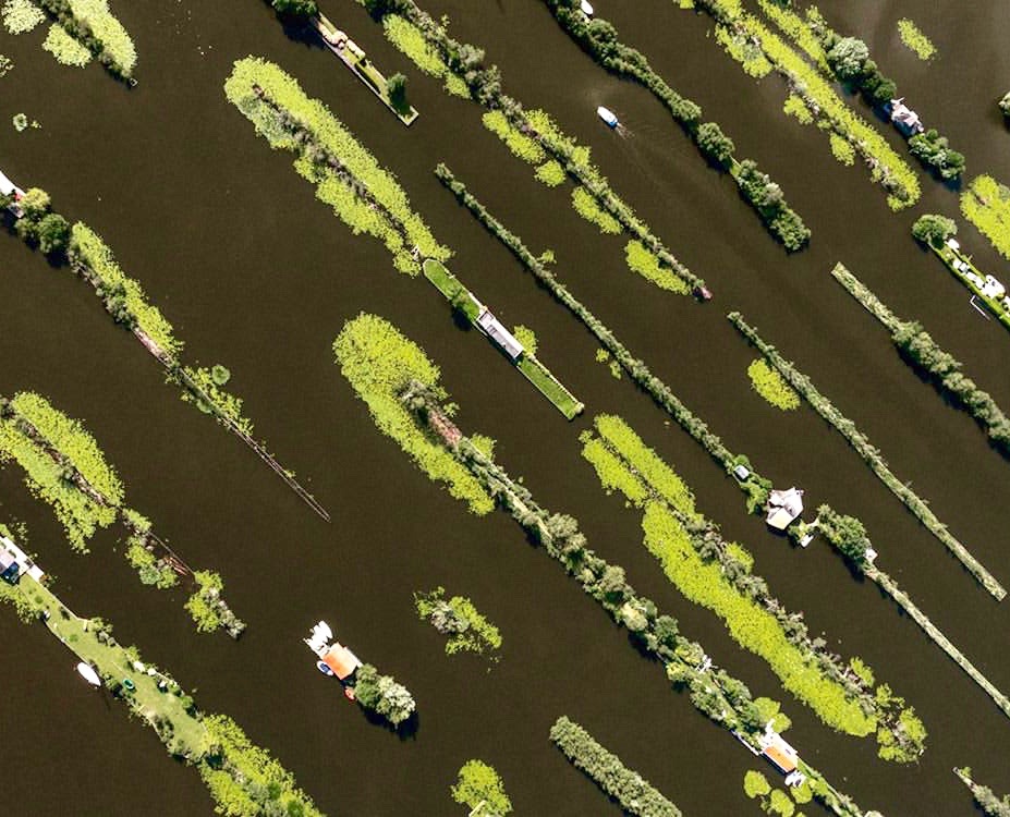 authentic-dutch-villages-visit-vinkeveen-from-above