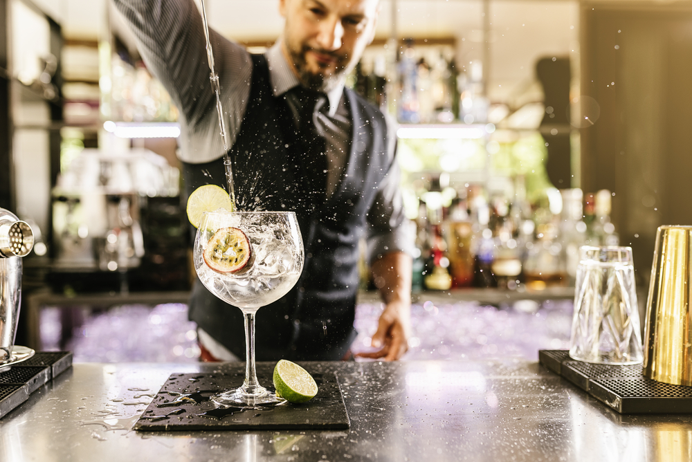 photo-of-bartender-preparing-a-gin-and-tonic-invented-by-the-dutch-at-a-local-dutch-bar-fun-fact-about-the-netherlands-number-three
