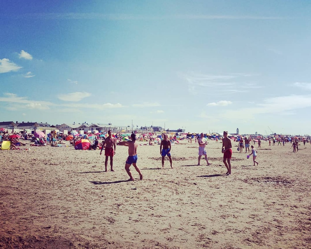 beachgoers-frolic-at-Katwijk