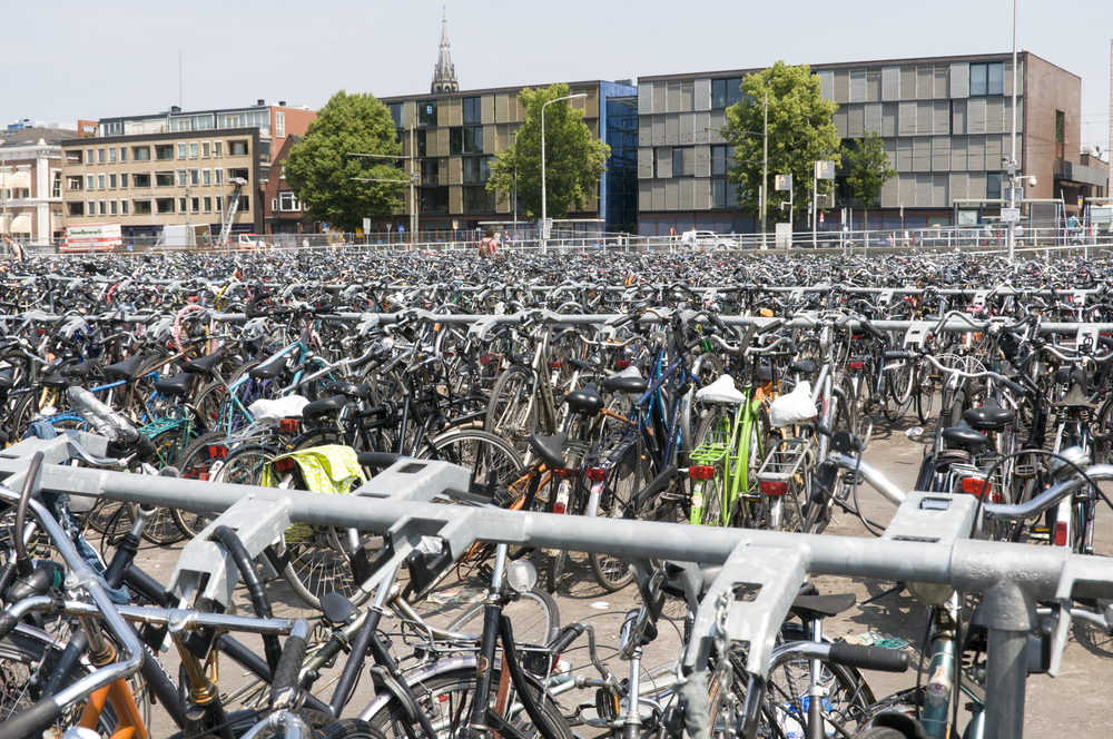 photo-dutch-bike-parking-near-a-station-in-the-netherlands