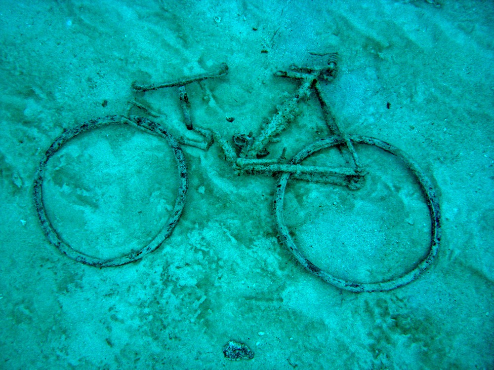 photo-of-bike-laying-underwater-waiting-for-bike-fisherman
