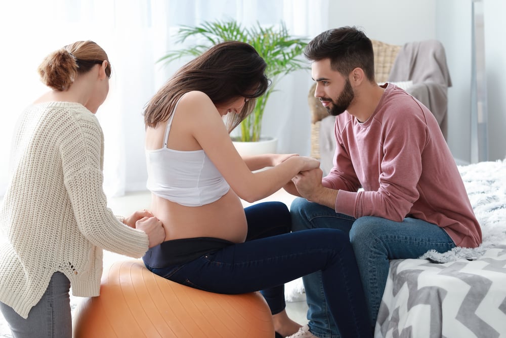 photo-of-pregnant-couple-having-homebirth-with-midwife
