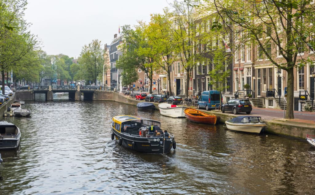 boat-sailing-down-amsterdam-canal-during-canal-cruise