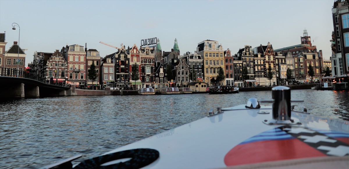 front-of-rent-boat-Amsterdam