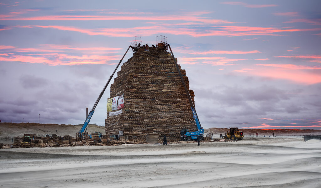 photo-of-preparations-for-bonfire-the-hague-new-years-eve