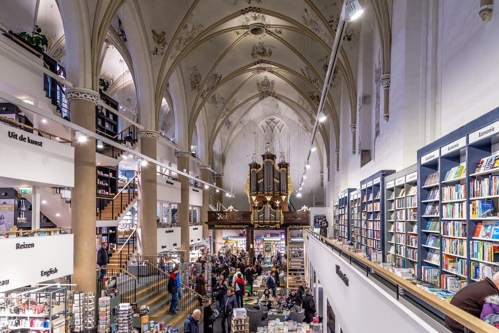 photo-bookstore-Waanders-In-de-Broeren-zwolle-church