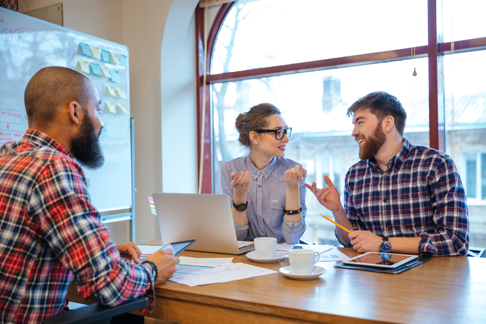 photo-three-colleaugues-talking-in-office