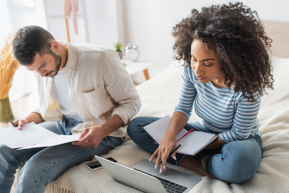 photo-couple-translating-official-letters-and-taxes-at-home